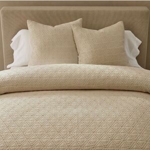 Pottery Barn - Diamond Matelasse King Duvet 3 piece Set in Oatmeal